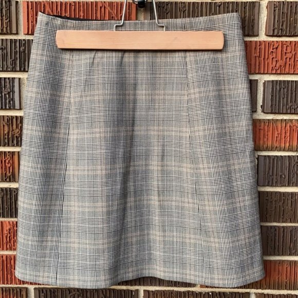 Babaton Modern Mini Skirt - Picture 5 of 6